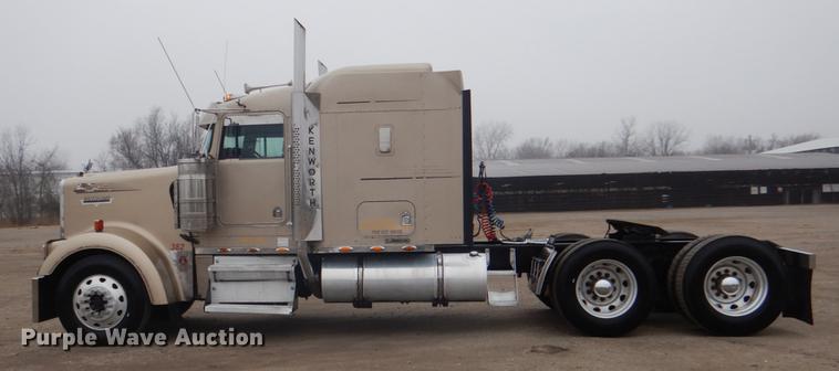 image for item BE9310 2003 Kenworth W900 semi truck