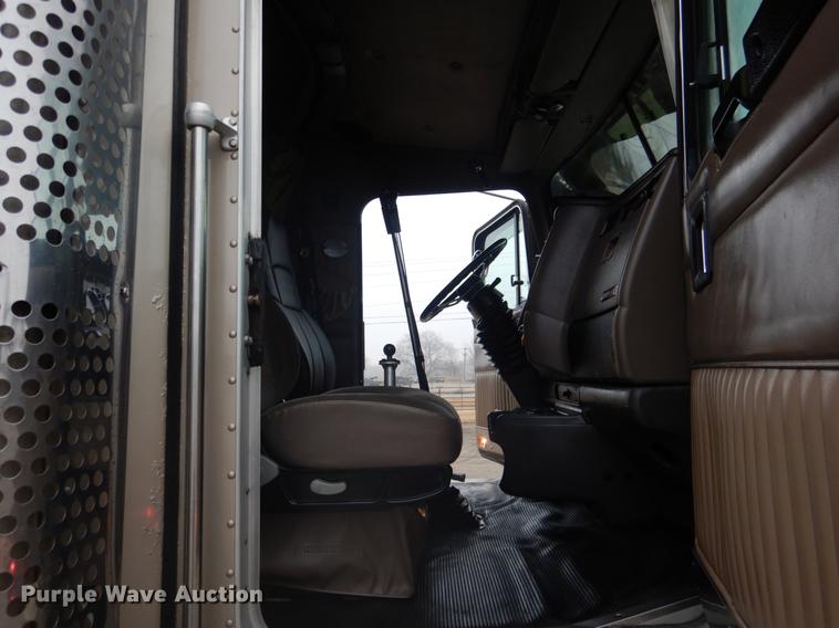 image for item BE9310 2003 Kenworth W900 semi truck
