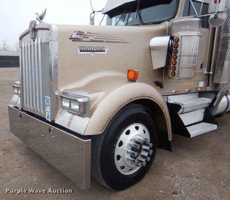 image for item BE9310 2003 Kenworth W900 semi truck