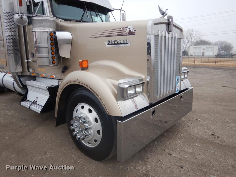 image for item BE9310 2003 Kenworth W900 semi truck