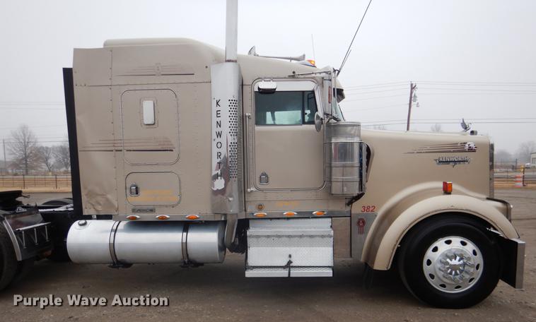 image for item BE9310 2003 Kenworth W900 semi truck