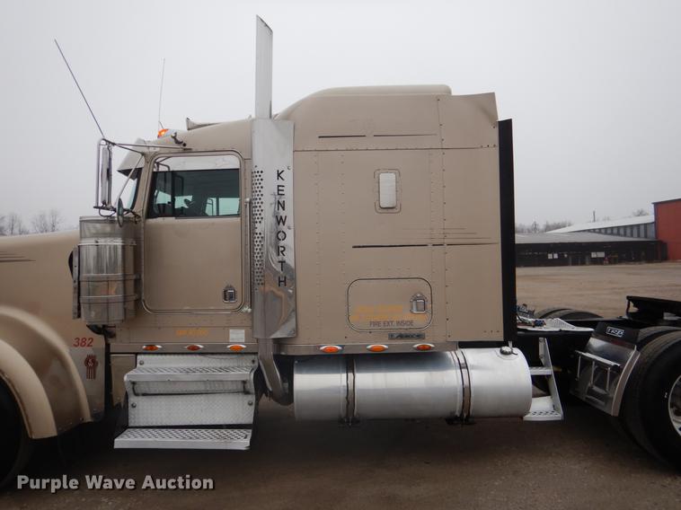 image for item BE9310 2003 Kenworth W900 semi truck