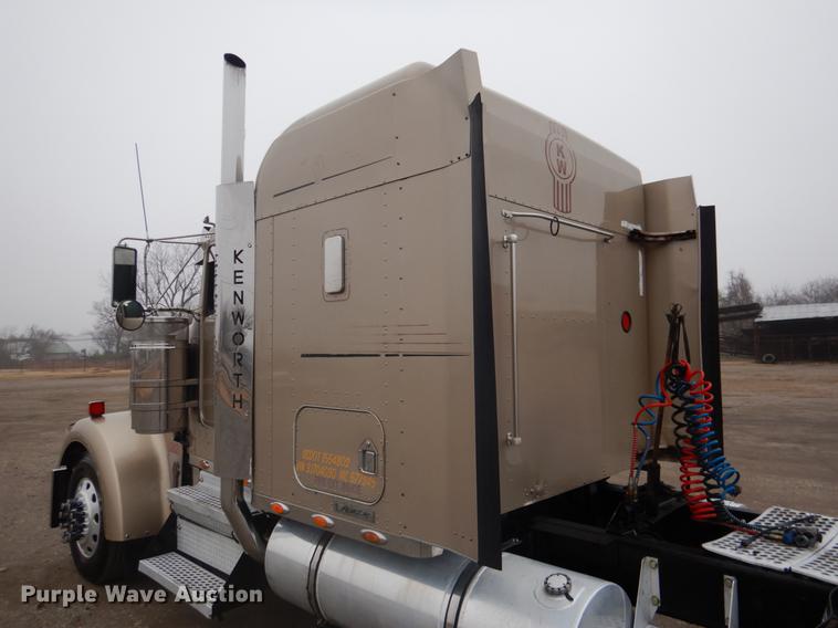 image for item BE9310 2003 Kenworth W900 semi truck