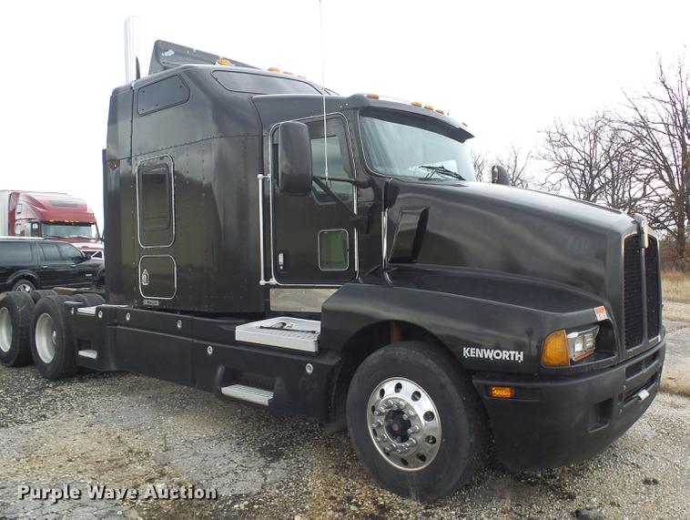 image for item DB2152 2004 Kenworth T600 semi truck