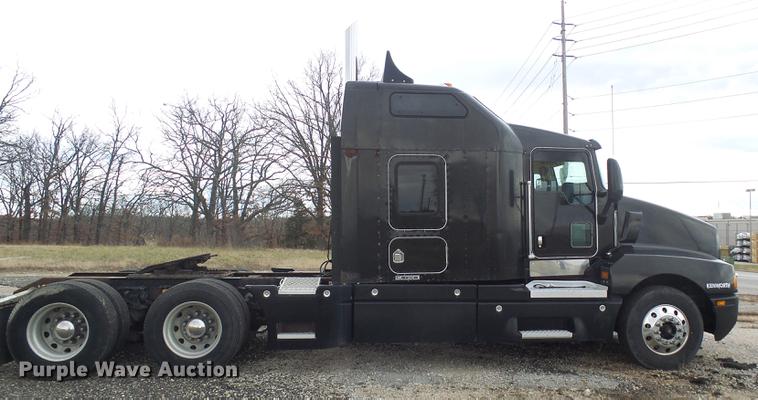 image for item DB2152 2004 Kenworth T600 semi truck