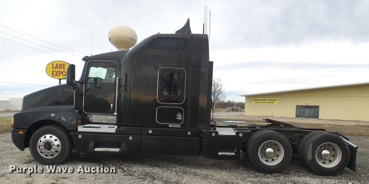 image for item DB2152 2004 Kenworth T600 semi truck