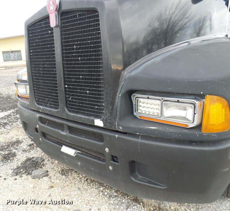 image for item DB2152 2004 Kenworth T600 semi truck