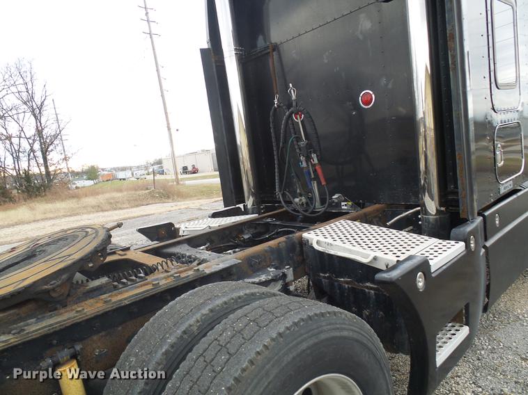 image for item DB2152 2004 Kenworth T600 semi truck