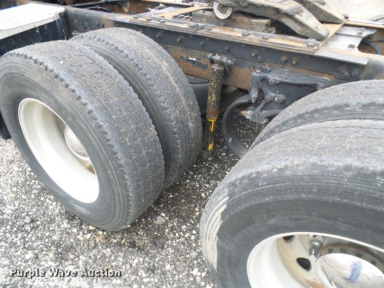 image for item DB2152 2004 Kenworth T600 semi truck