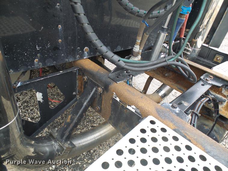 image for item DB2152 2004 Kenworth T600 semi truck