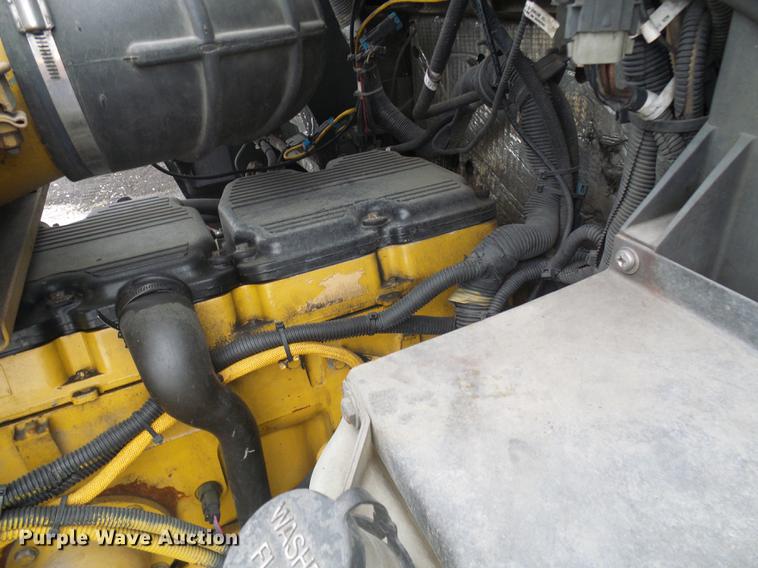 image for item DB2152 2004 Kenworth T600 semi truck