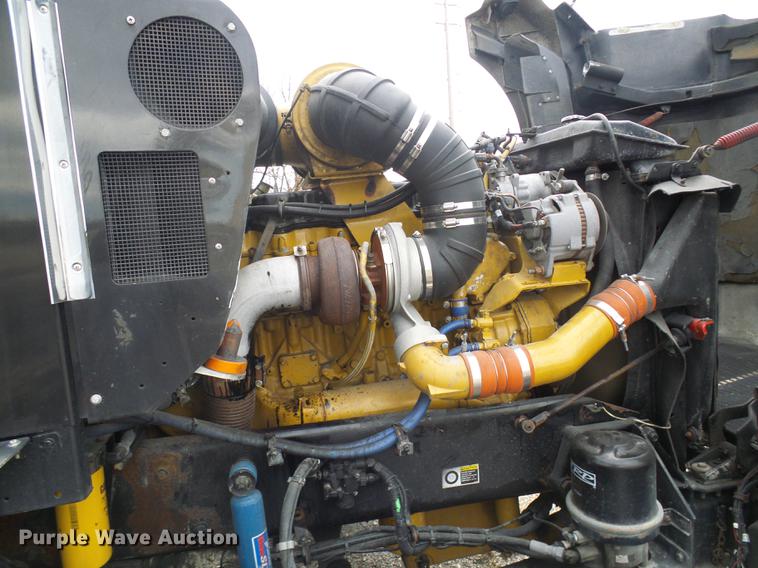 image for item DB2152 2004 Kenworth T600 semi truck