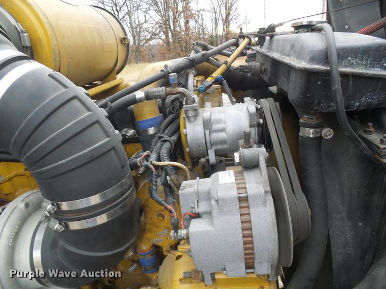 image for item DB2152 2004 Kenworth T600 semi truck