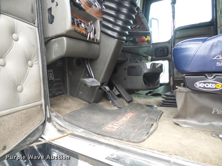 image for item DB2152 2004 Kenworth T600 semi truck