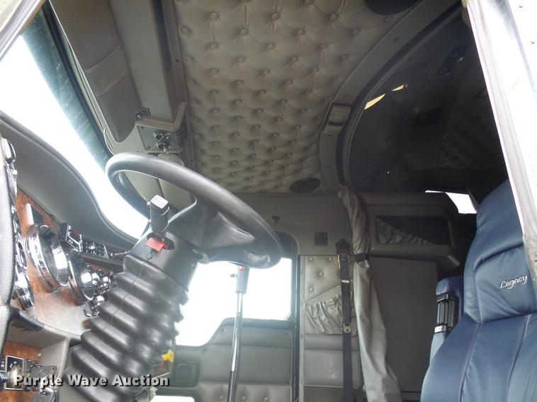 image for item DB2152 2004 Kenworth T600 semi truck