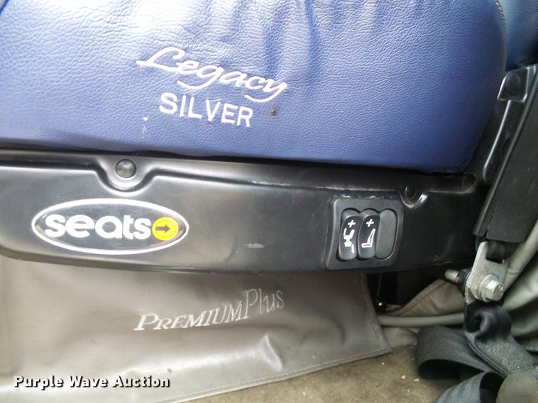 image for item DB2152 2004 Kenworth T600 semi truck