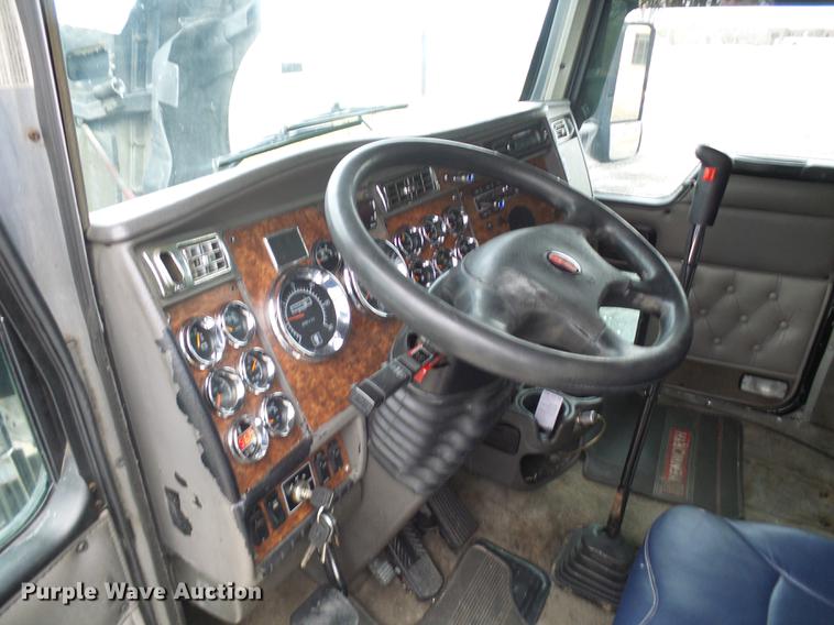 image for item DB2152 2004 Kenworth T600 semi truck
