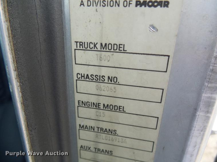 image for item DB2152 2004 Kenworth T600 semi truck