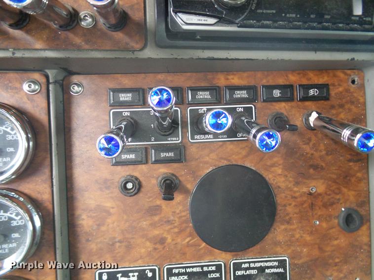 image for item DB2152 2004 Kenworth T600 semi truck