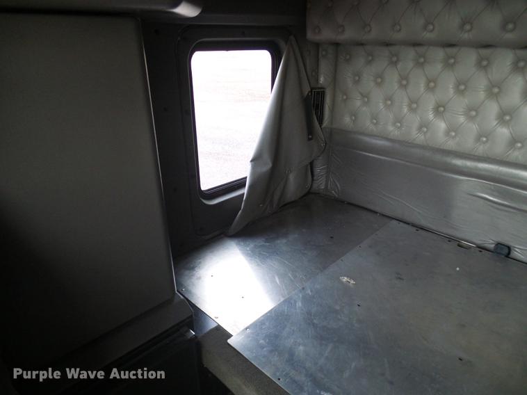 image for item DB2152 2004 Kenworth T600 semi truck