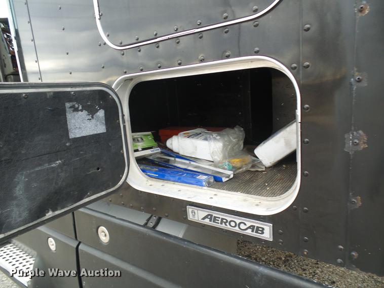 image for item DB2152 2004 Kenworth T600 semi truck