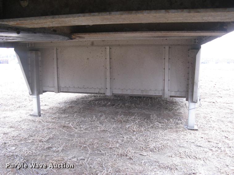 image for item DC1334 2011 Wilson Silver Star PSDCL-402 livestock trailer