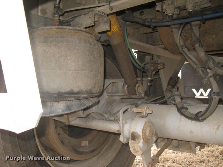 image for item DC1334 2011 Wilson Silver Star PSDCL-402 livestock trailer