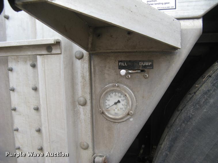 image for item DC1334 2011 Wilson Silver Star PSDCL-402 livestock trailer