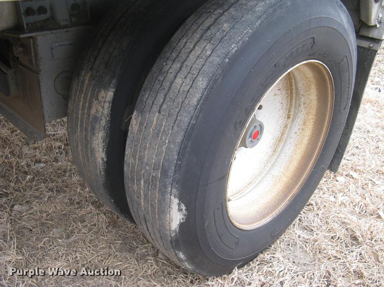 image for item DC1334 2011 Wilson Silver Star PSDCL-402 livestock trailer