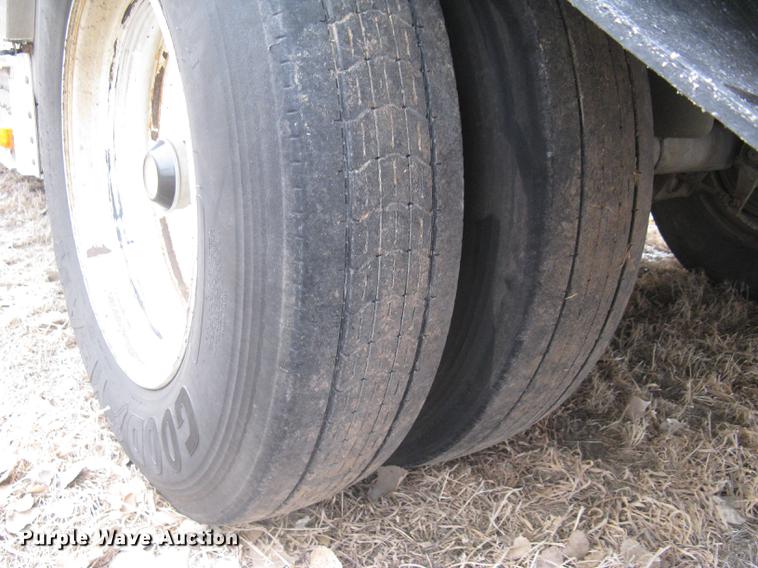 image for item DC1334 2011 Wilson Silver Star PSDCL-402 livestock trailer