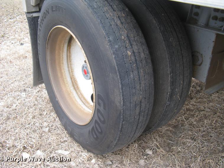 image for item DC1334 2011 Wilson Silver Star PSDCL-402 livestock trailer