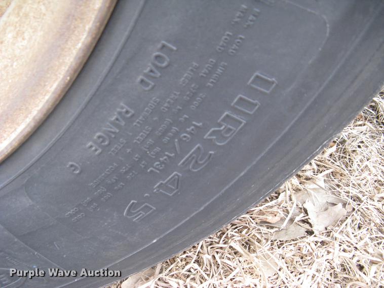 image for item DC1334 2011 Wilson Silver Star PSDCL-402 livestock trailer