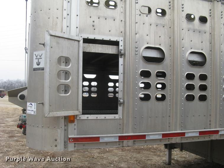 image for item DC1334 2011 Wilson Silver Star PSDCL-402 livestock trailer
