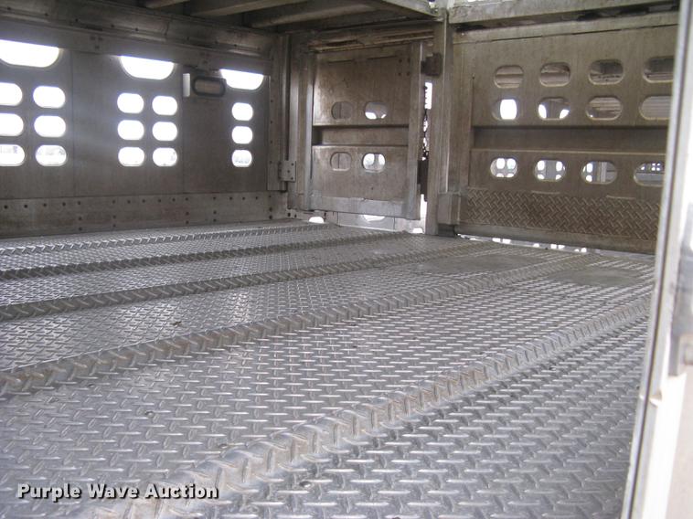 image for item DC1334 2011 Wilson Silver Star PSDCL-402 livestock trailer