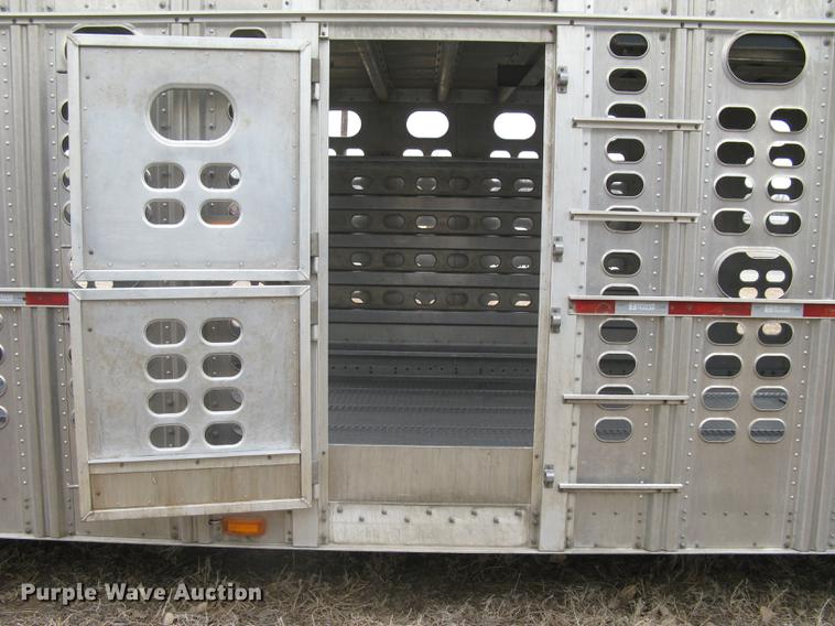 image for item DC1334 2011 Wilson Silver Star PSDCL-402 livestock trailer