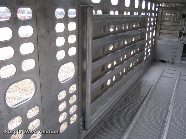 image for item DC1334 2011 Wilson Silver Star PSDCL-402 livestock trailer