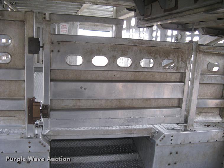 image for item DC1334 2011 Wilson Silver Star PSDCL-402 livestock trailer