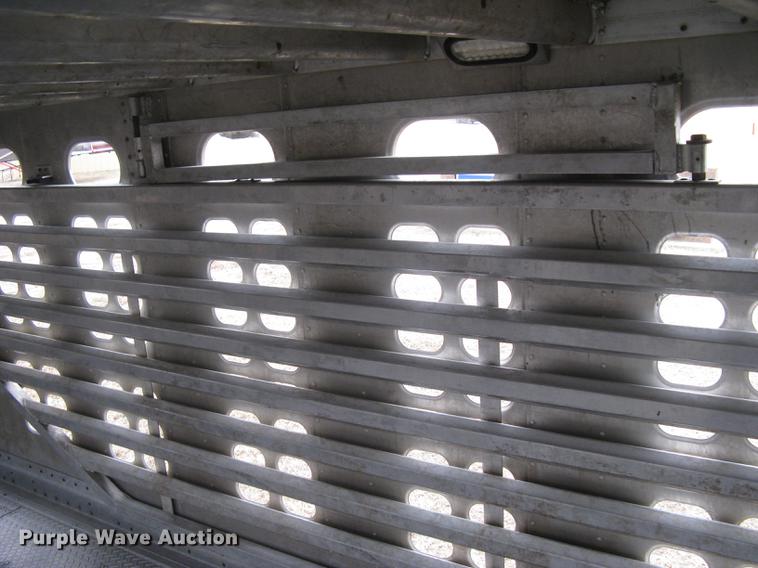 image for item DC1334 2011 Wilson Silver Star PSDCL-402 livestock trailer