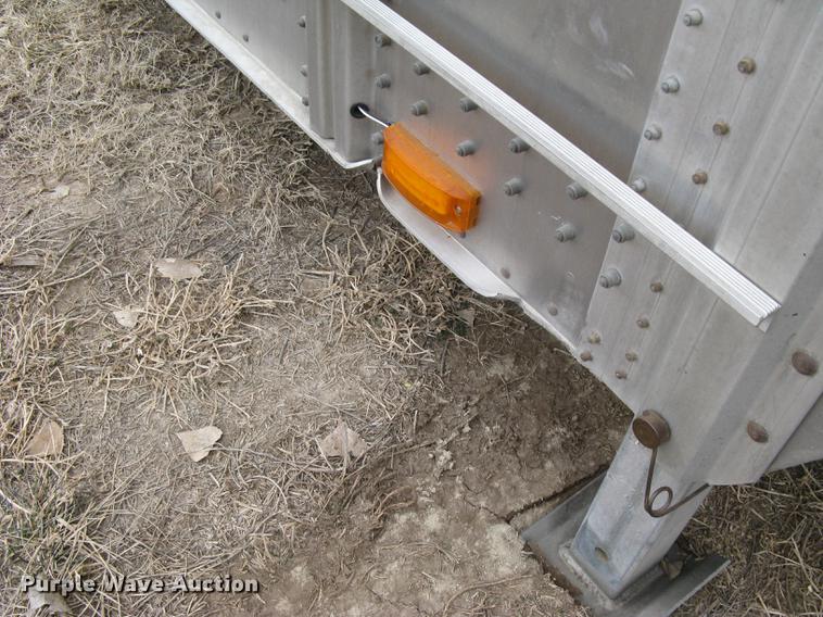 image for item DC1334 2011 Wilson Silver Star PSDCL-402 livestock trailer