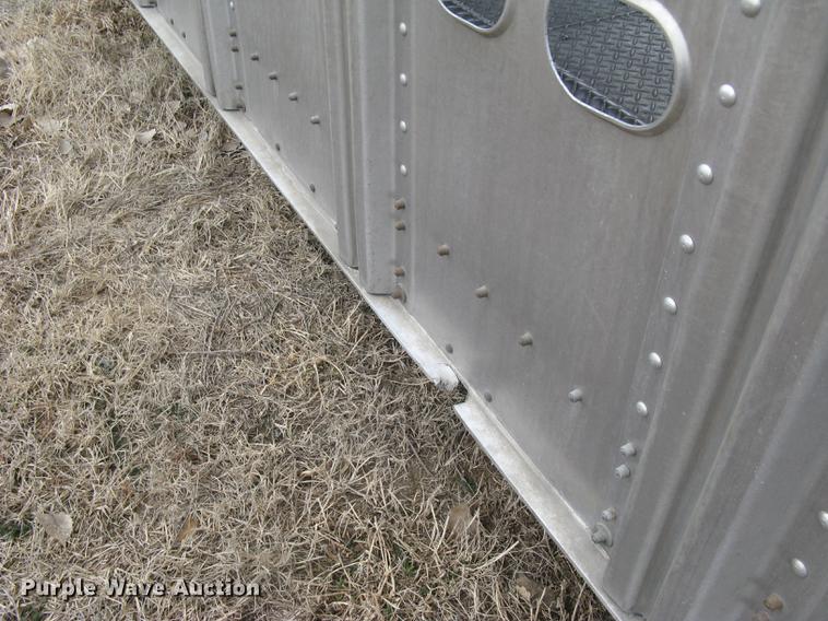 image for item DC1334 2011 Wilson Silver Star PSDCL-402 livestock trailer