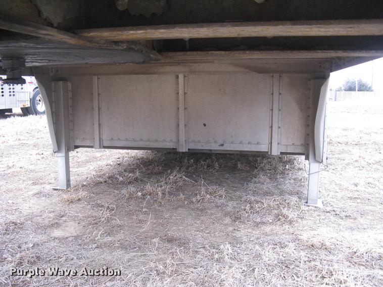 image for item DC1336 2011 Wilson Silver Star PSDCL-402 livestock trailer