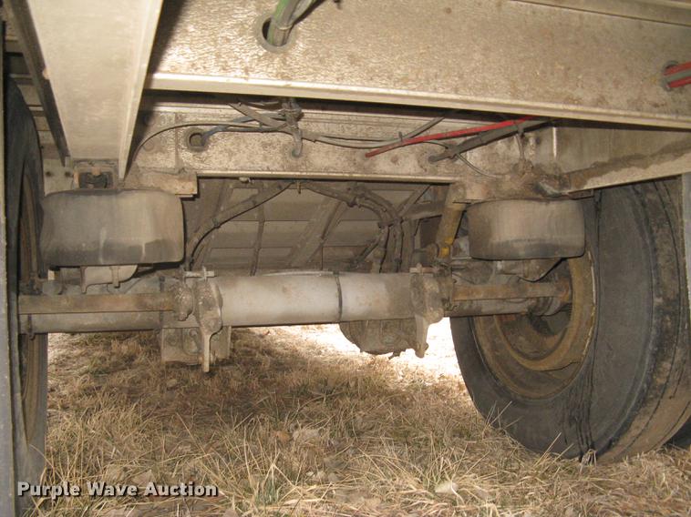 image for item DC1336 2011 Wilson Silver Star PSDCL-402 livestock trailer