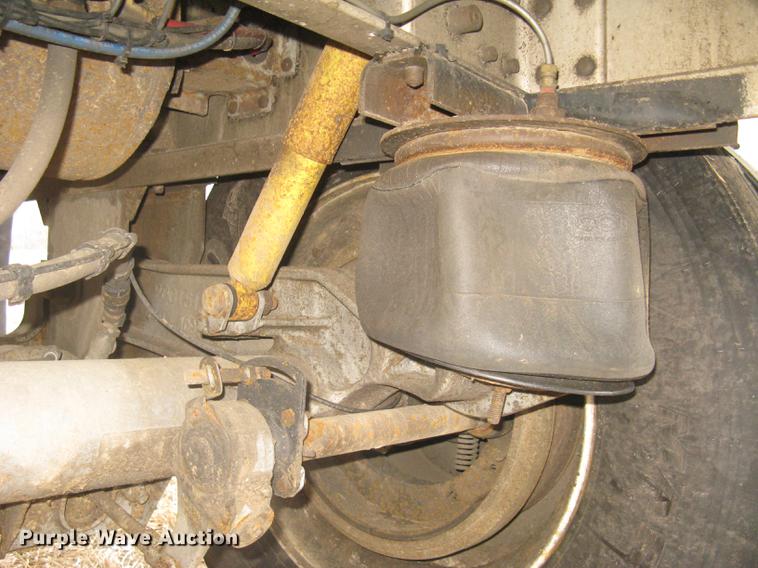 image for item DC1336 2011 Wilson Silver Star PSDCL-402 livestock trailer