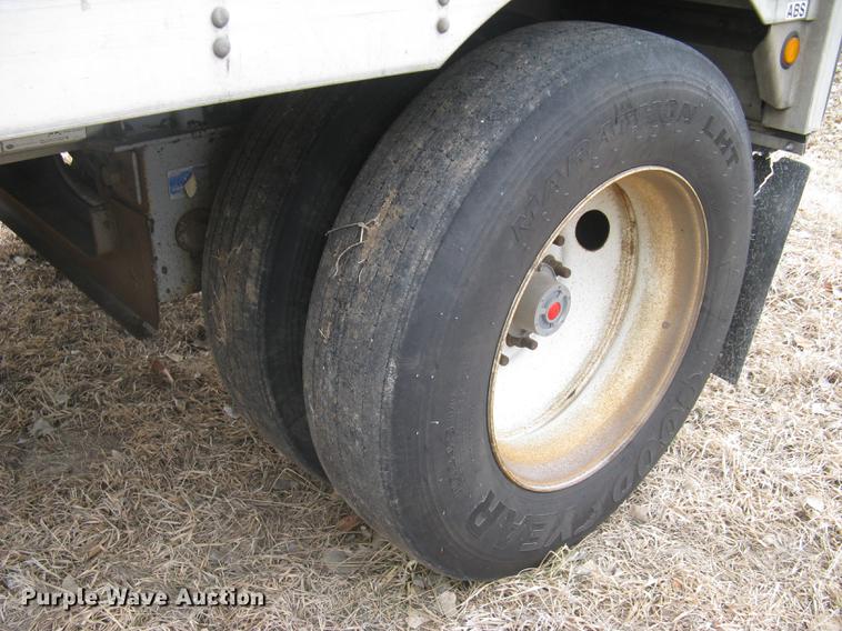 image for item DC1336 2011 Wilson Silver Star PSDCL-402 livestock trailer