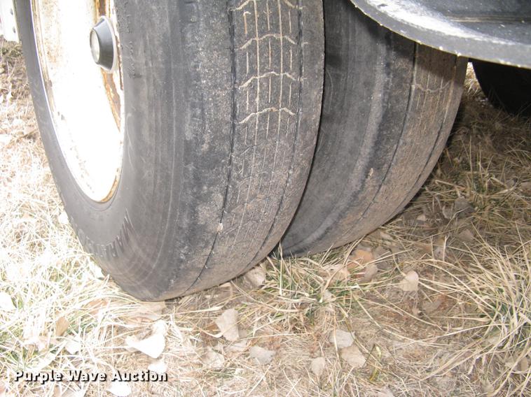 image for item DC1336 2011 Wilson Silver Star PSDCL-402 livestock trailer