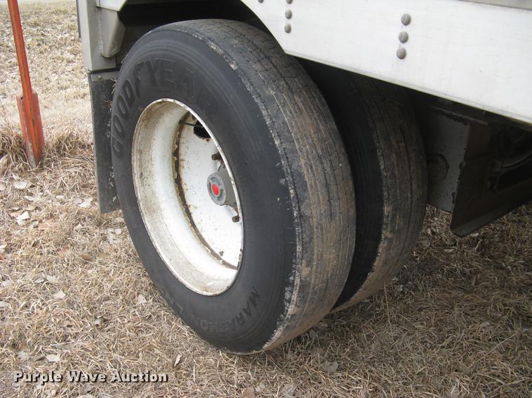 image for item DC1336 2011 Wilson Silver Star PSDCL-402 livestock trailer