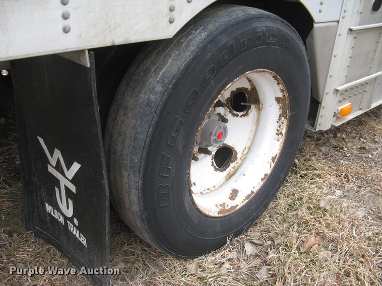 image for item DC1336 2011 Wilson Silver Star PSDCL-402 livestock trailer
