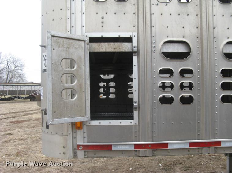 image for item DC1336 2011 Wilson Silver Star PSDCL-402 livestock trailer