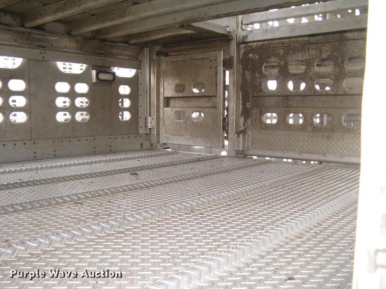 image for item DC1336 2011 Wilson Silver Star PSDCL-402 livestock trailer