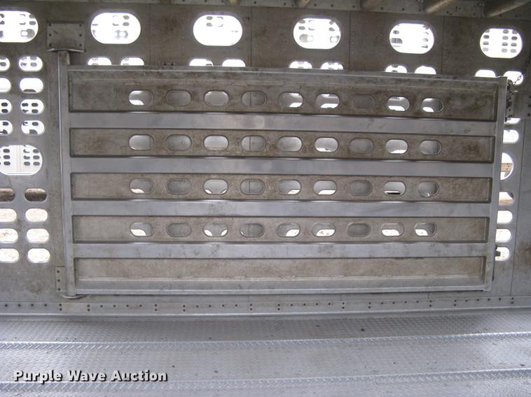 image for item DC1336 2011 Wilson Silver Star PSDCL-402 livestock trailer